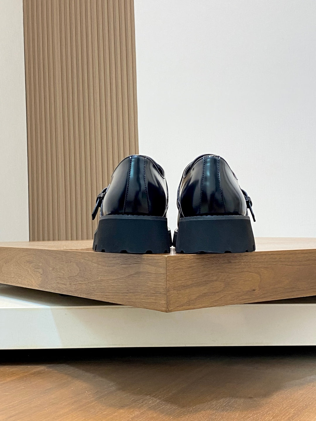 LuxluxHouse Best Quality Shoes Valentino
