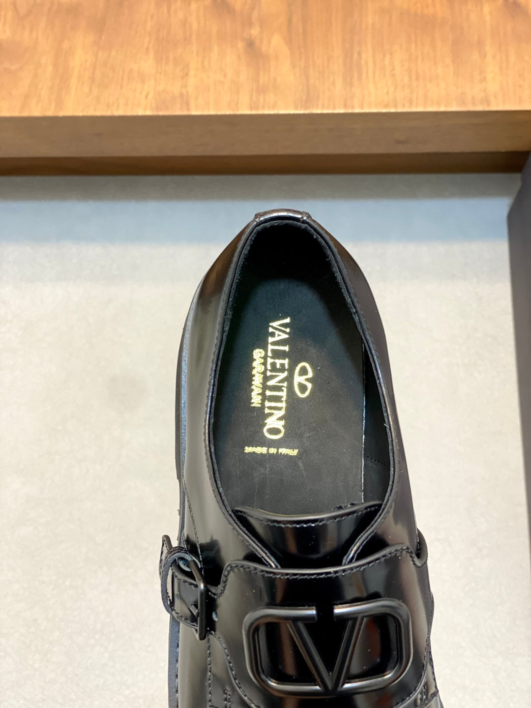 LuxluxHouse Best Quality Shoes Valentino
