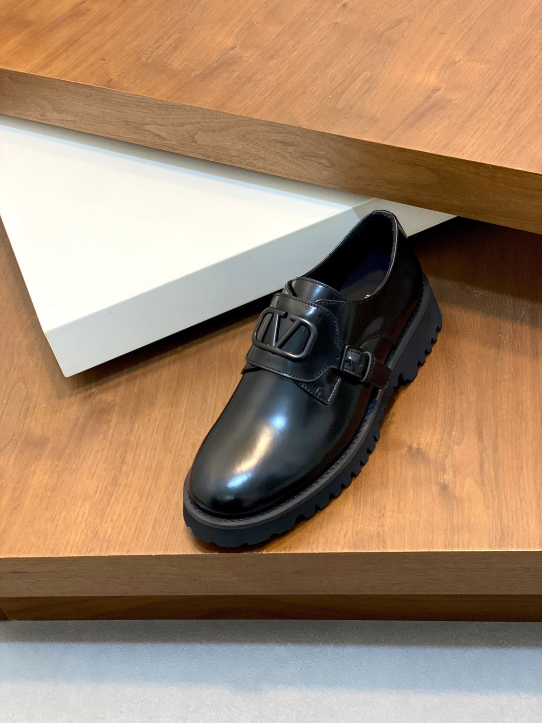 LuxluxHouse Best Quality Shoes Valentino