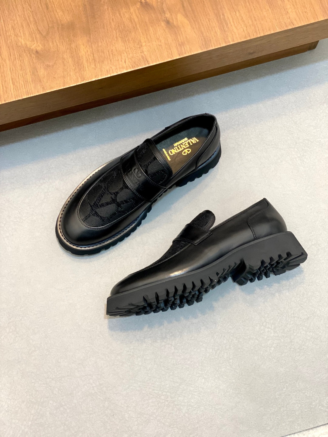 LuxluxHouse Best Quality Shoes Valentino