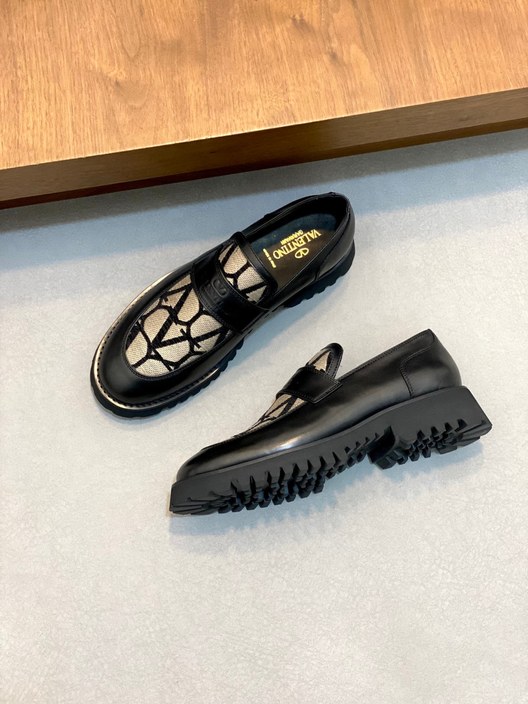 LuxluxHouse Best Quality Shoes Valentino