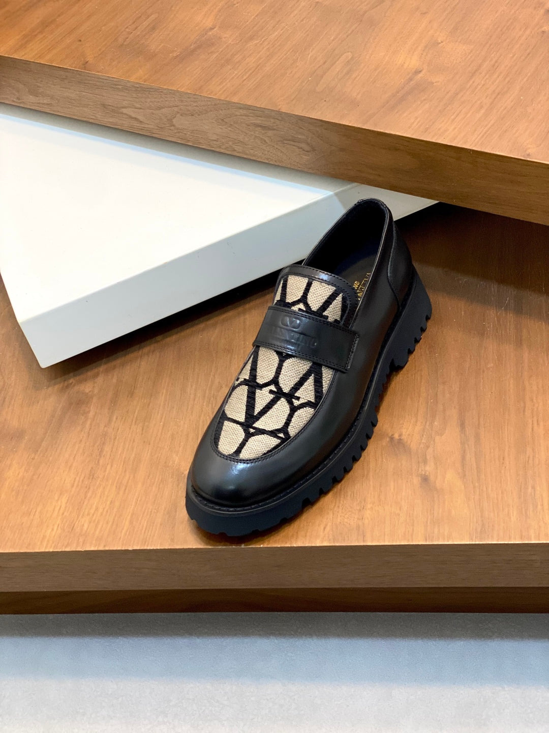 LuxluxHouse Best Quality Shoes Valentino