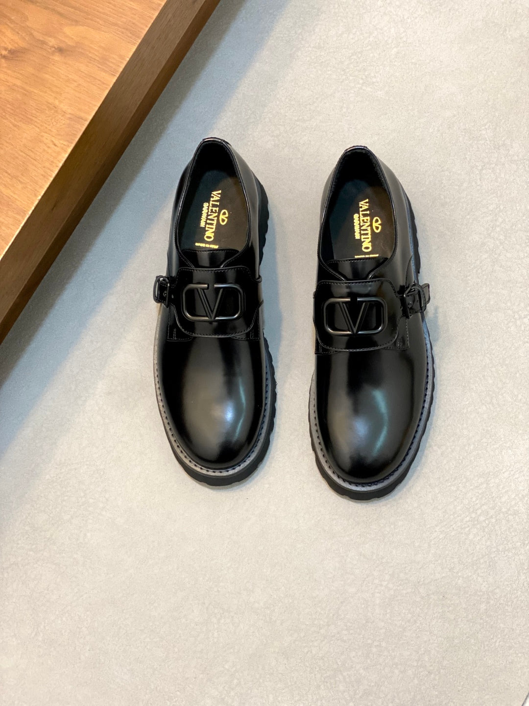 LuxluxHouse Best Quality Shoes Valentino