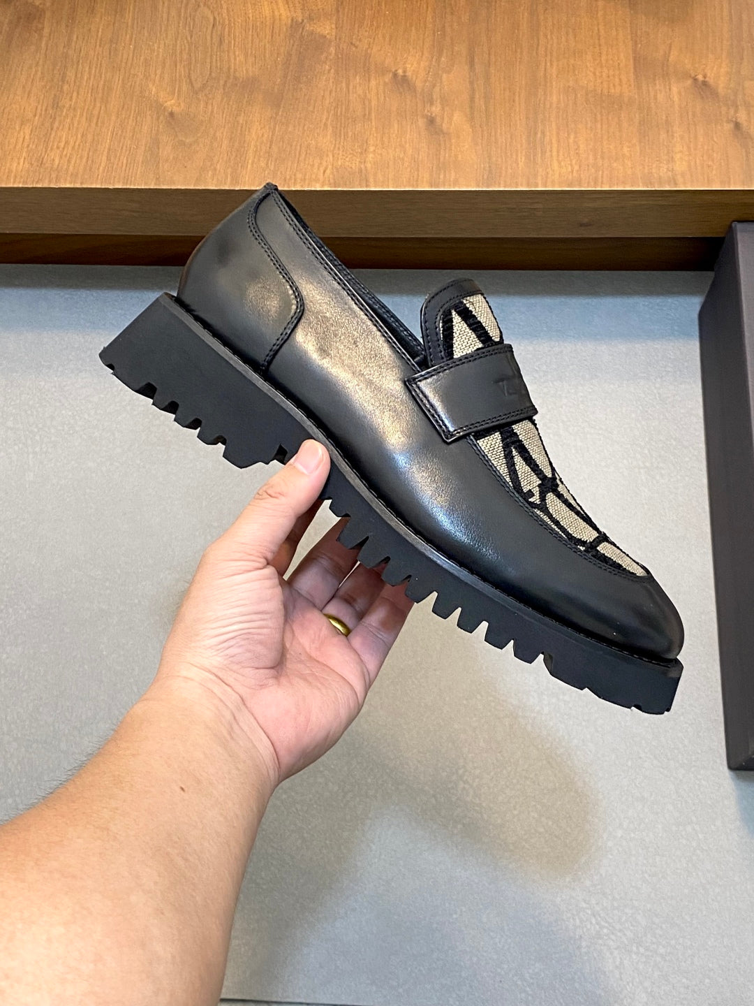 LuxluxHouse Best Quality Shoes Valentino