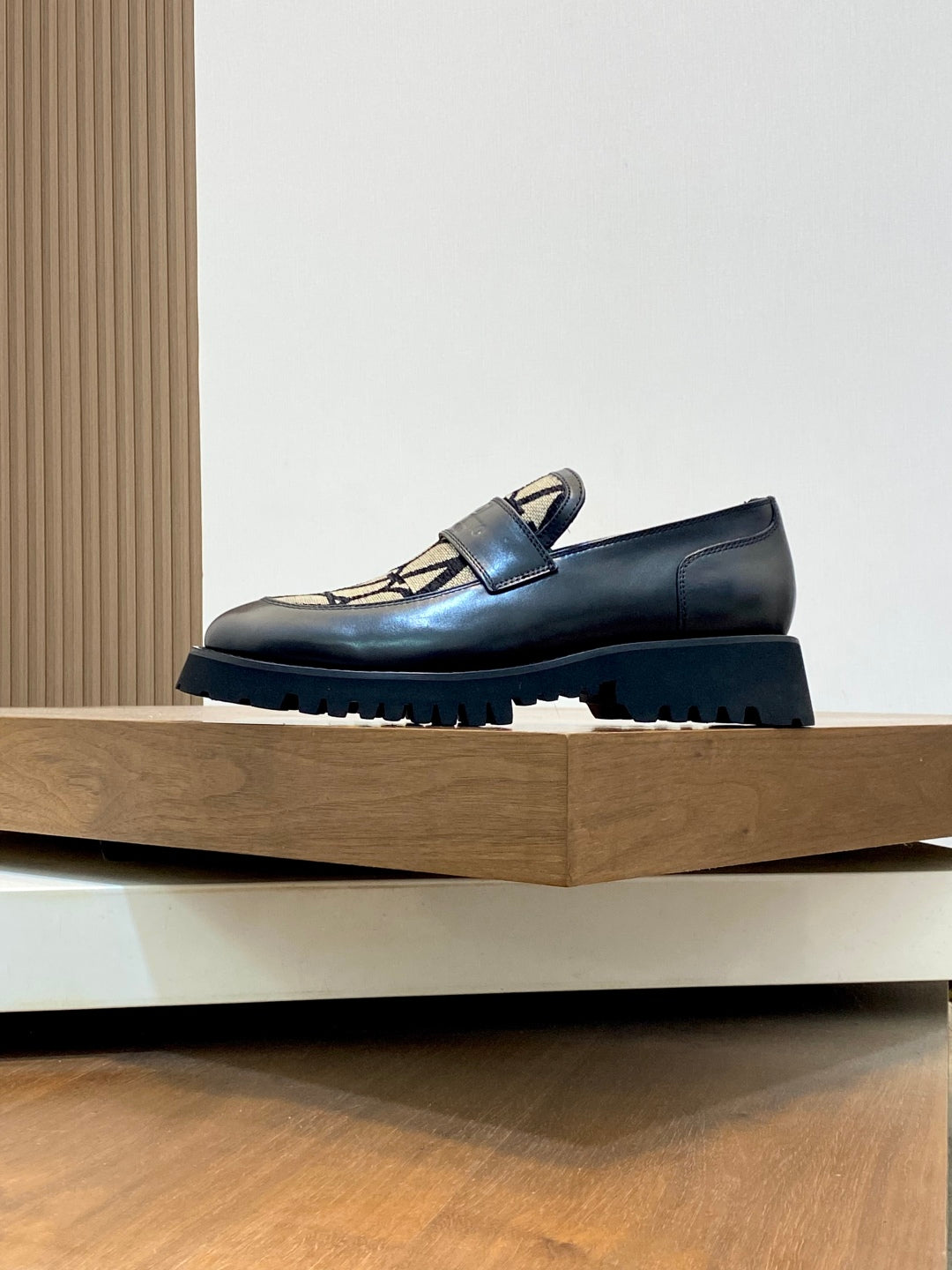 LuxluxHouse Best Quality Shoes Valentino