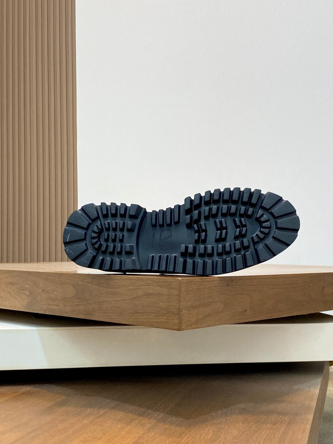 LuxluxHouse Best Quality Shoes Valentino