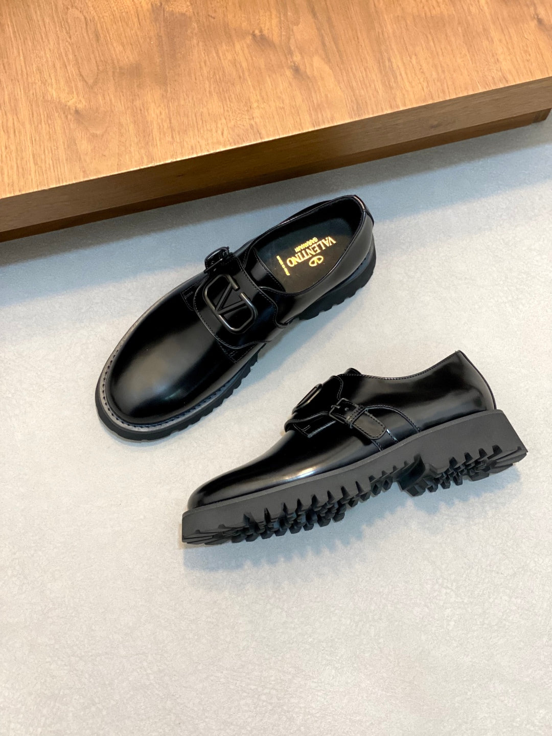 LuxluxHouse Best Quality Shoes Valentino