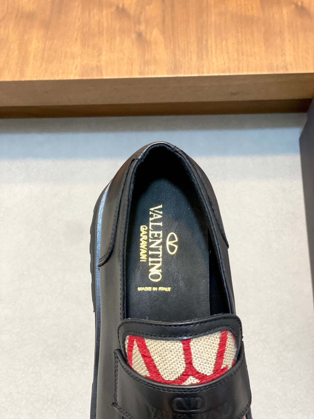 LuxluxHouse Best Quality Shoes Valentino