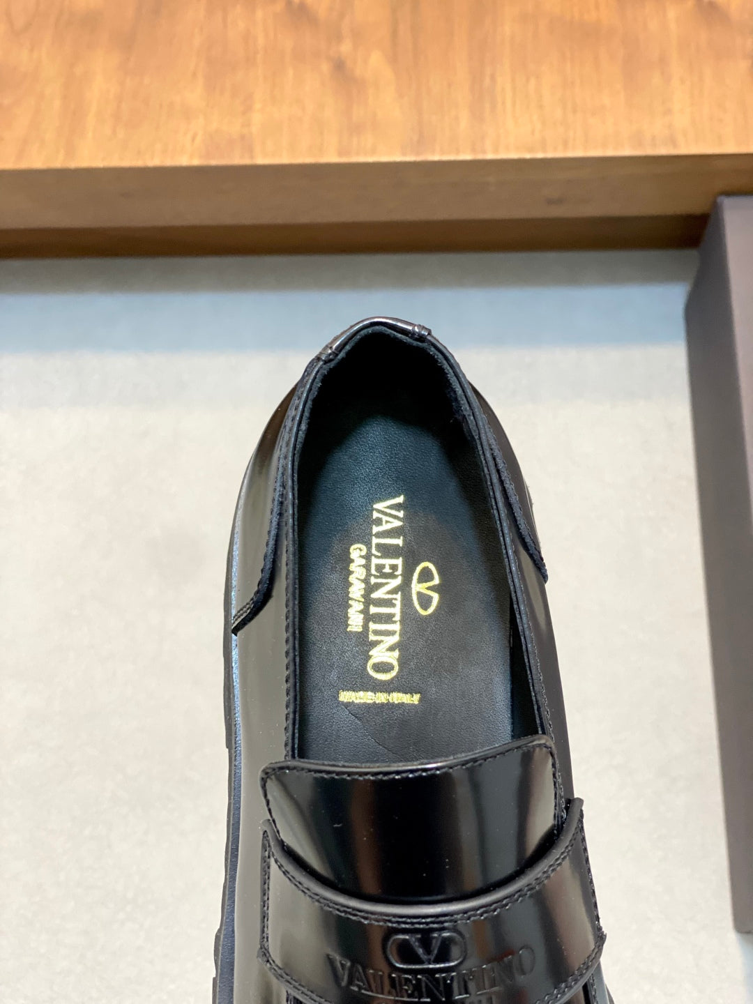 LuxluxHouse Best Quality Shoes Valentino