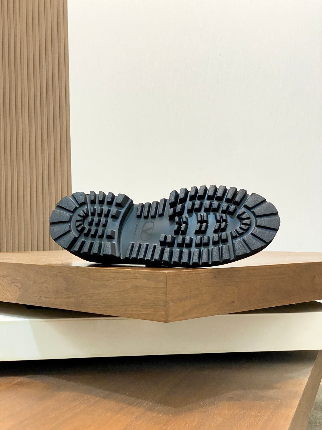 LuxluxHouse Best Quality Shoes Valentino