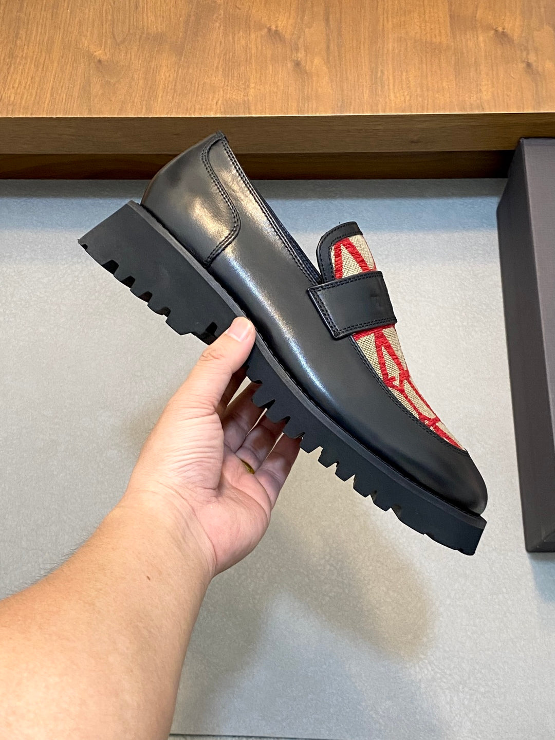 LuxluxHouse Best Quality Shoes Valentino