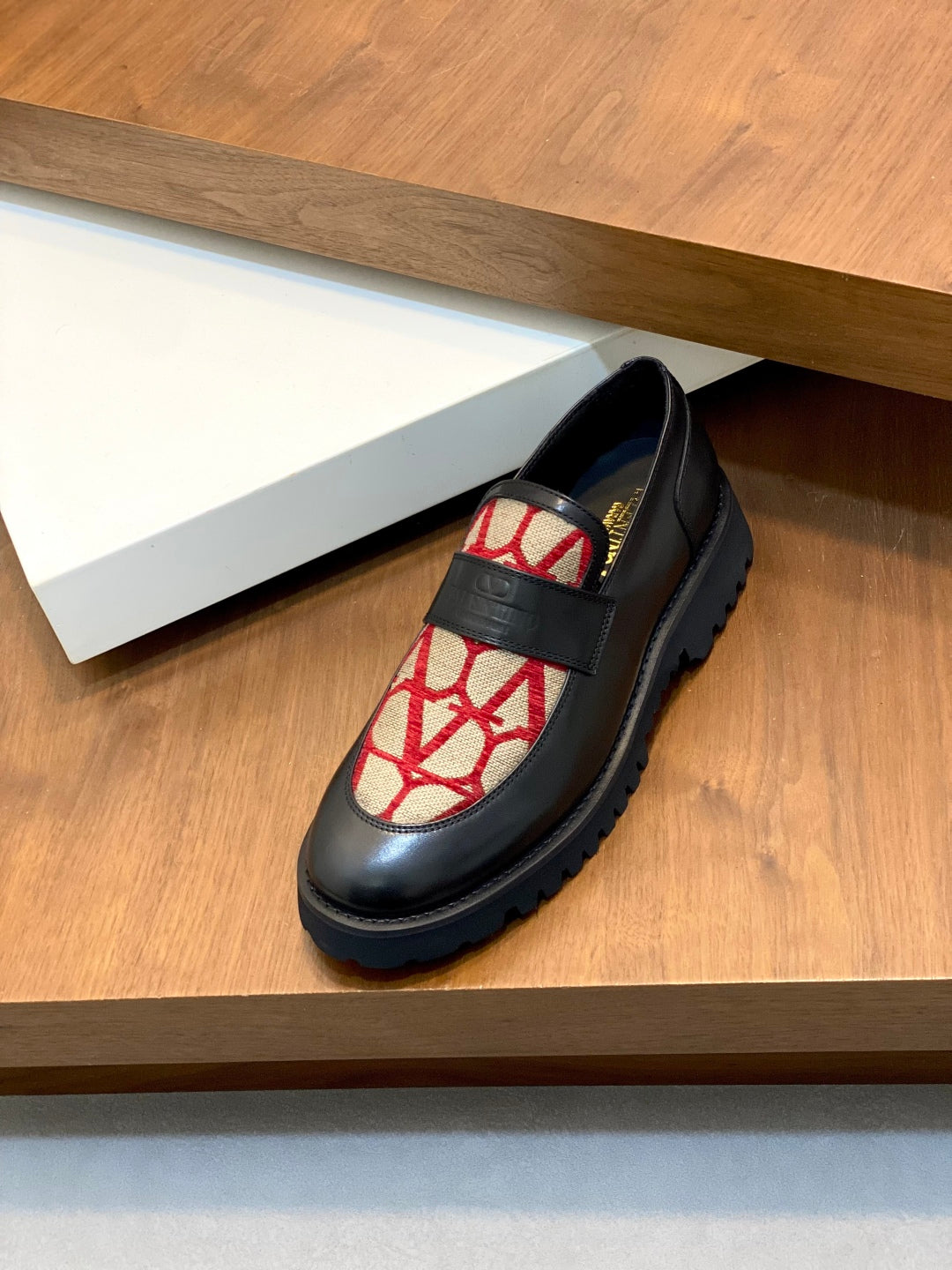 LuxluxHouse Best Quality Shoes Valentino