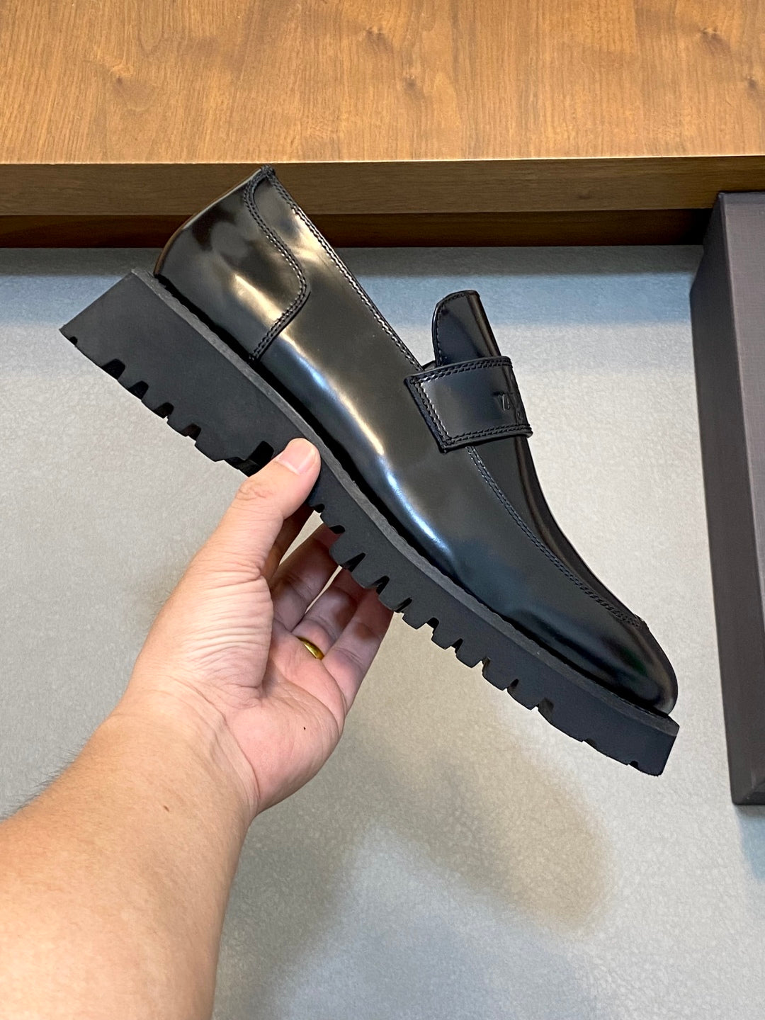 LuxluxHouse Best Quality Shoes Valentino