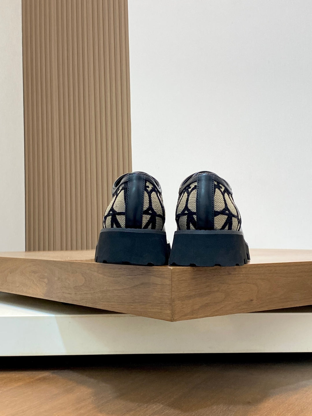LuxluxHouse Best Quality Shoes Valentino