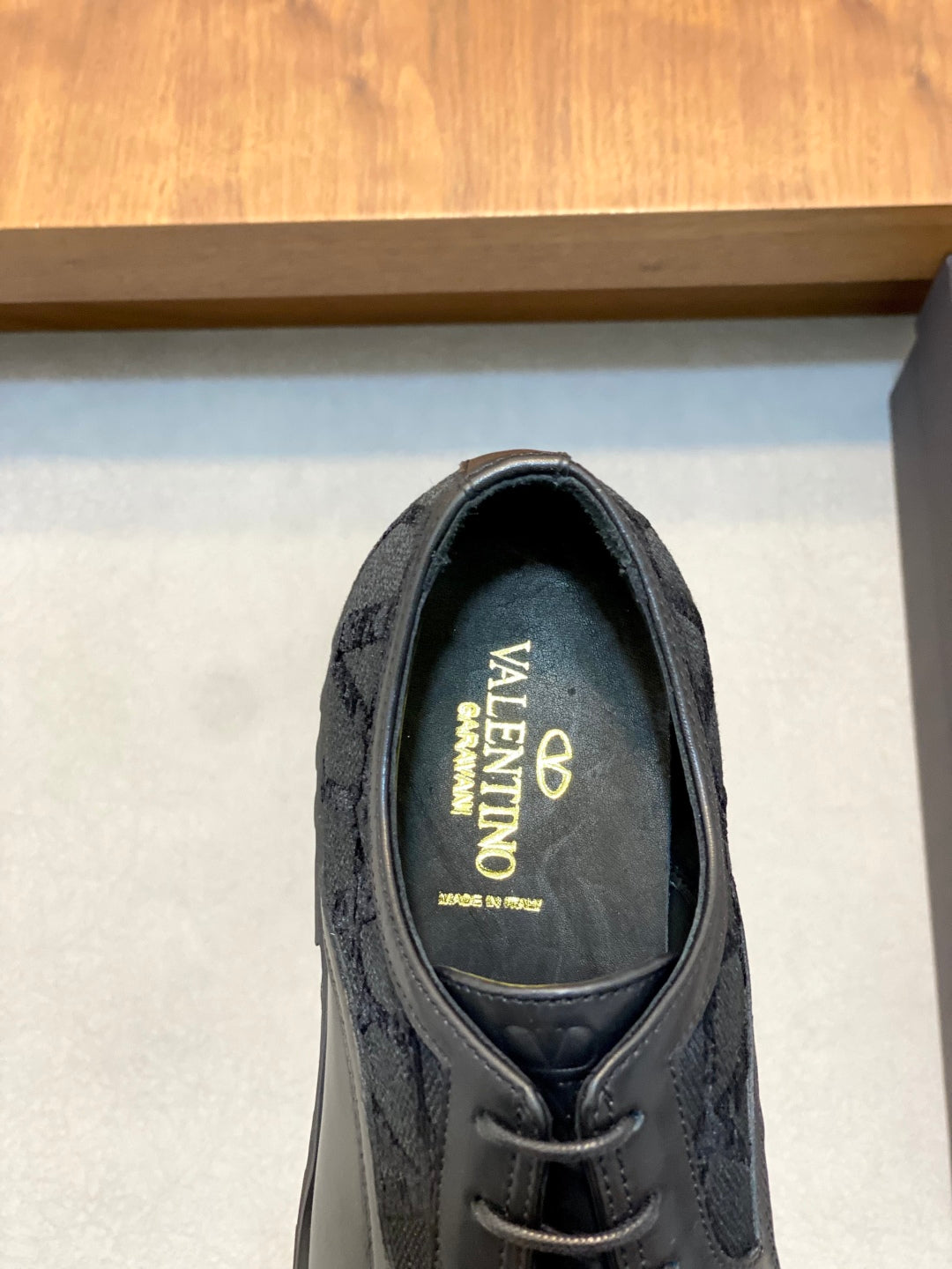 LuxluxHouse Best Quality Shoes Valentino