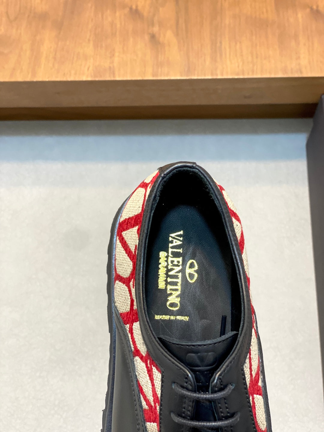 LuxluxHouse Best Quality Shoes Valentino