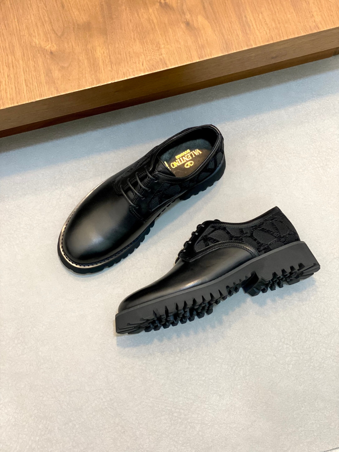 LuxluxHouse Best Quality Shoes Valentino