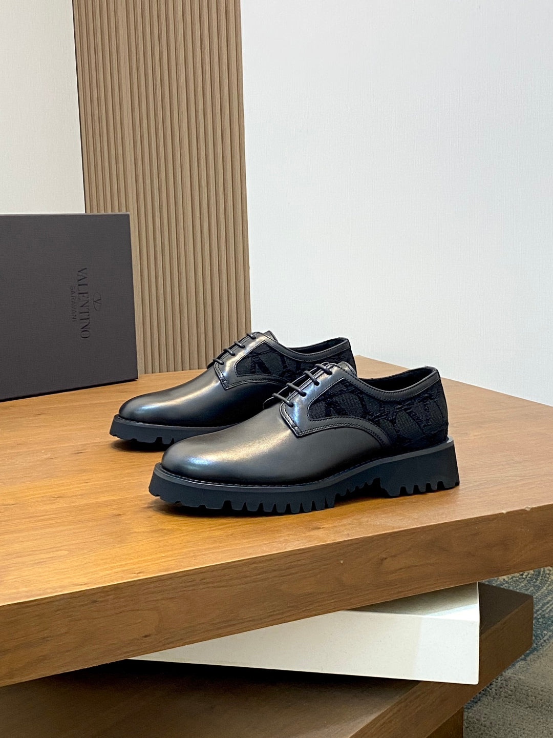 LuxluxHouse Best Quality Shoes Valentino