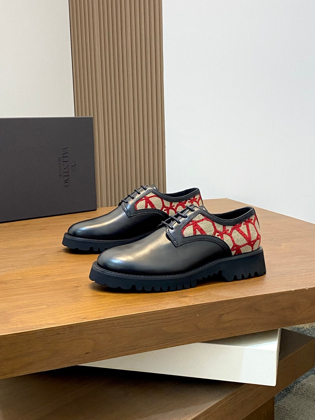 LuxluxHouse Best Quality Shoes Valentino
