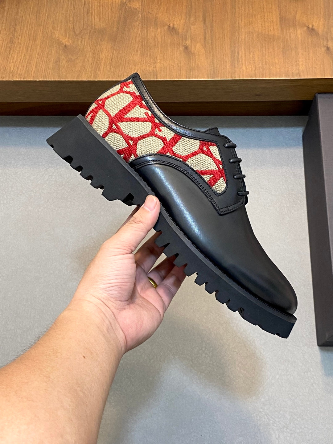 LuxluxHouse Best Quality Shoes Valentino