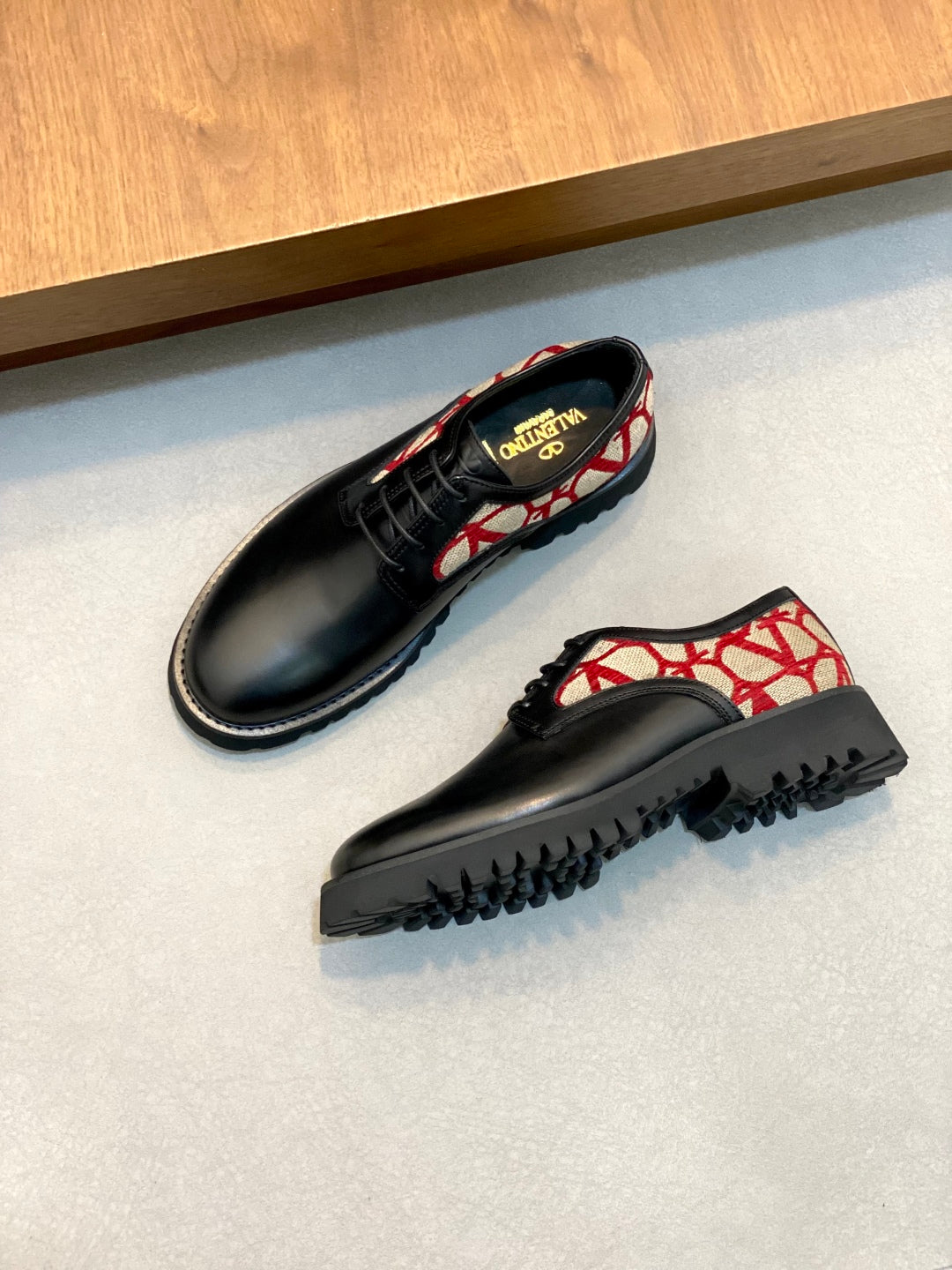 LuxluxHouse Best Quality Shoes Valentino