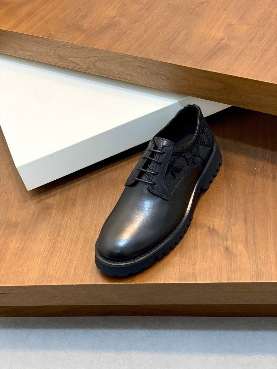 LuxluxHouse Best Quality Shoes Valentino