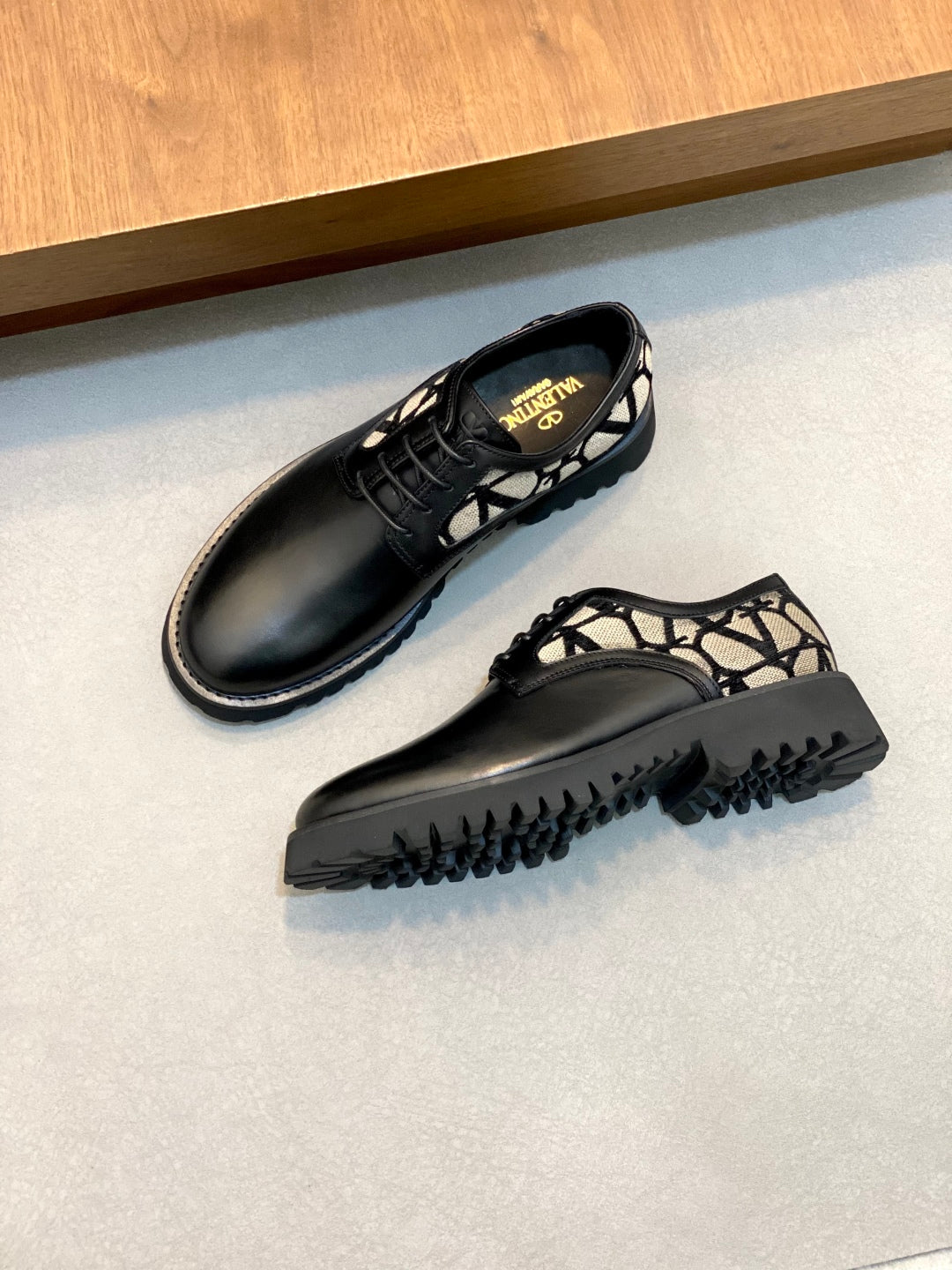 LuxluxHouse Best Quality Shoes Valentino