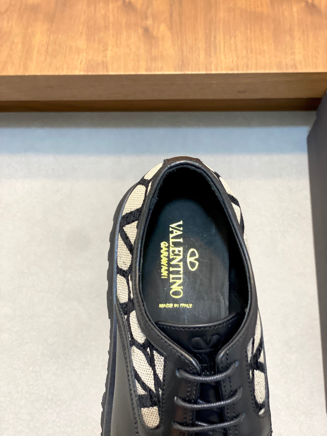 LuxluxHouse Best Quality Shoes Valentino