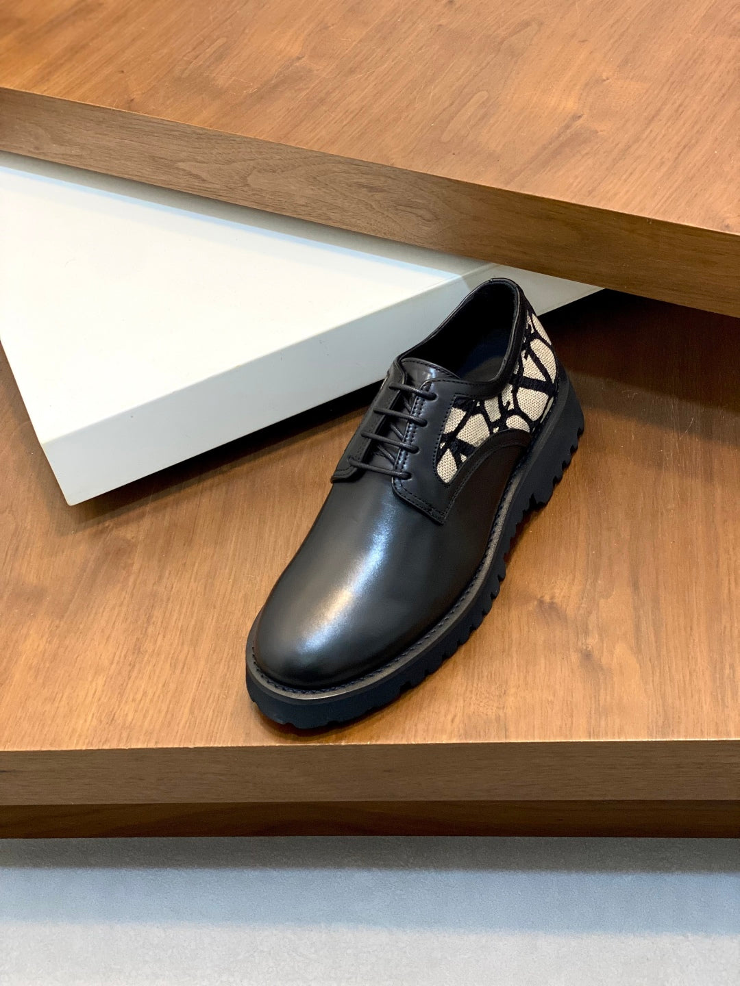 LuxluxHouse Best Quality Shoes Valentino