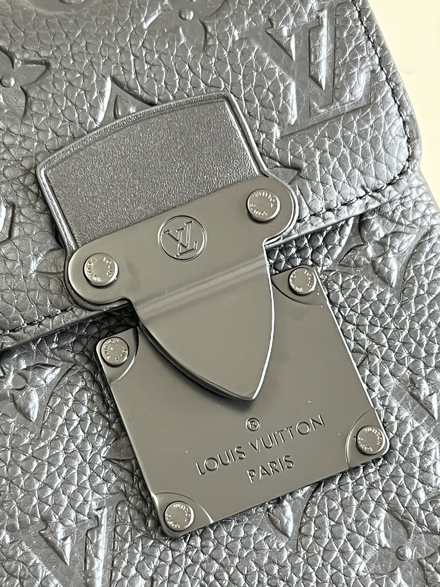 LuxluxHouse Best Quality Bags Louis Vuitton Men