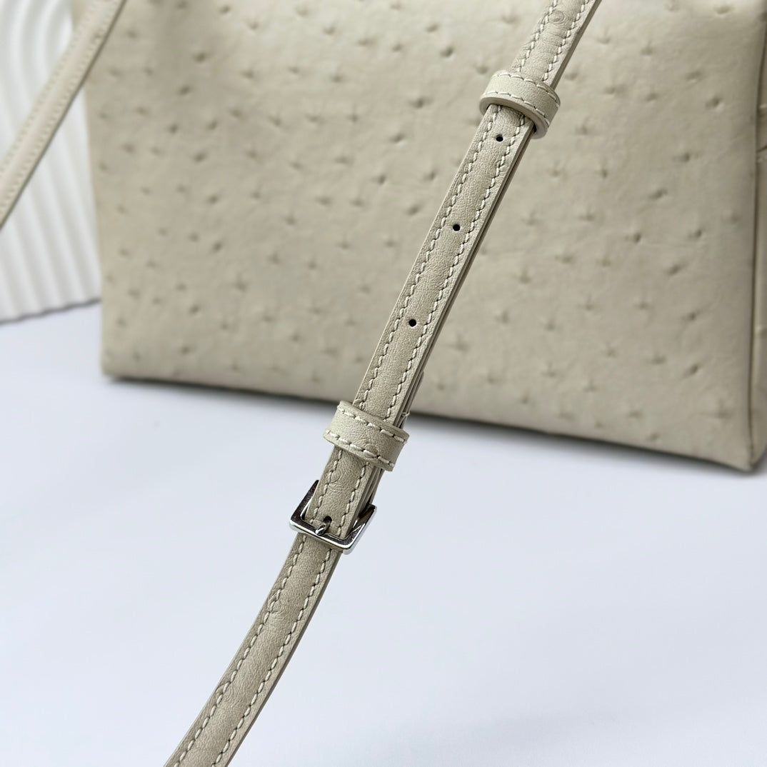 LuxluxHouse Best Quality Bags Loro Piana Women