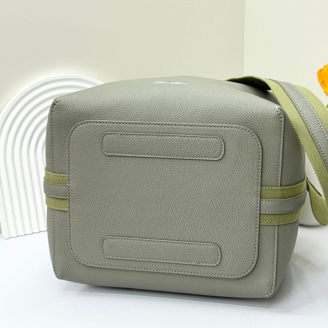 LuxluxHouse Best Quality Bags Loro Piana Women
