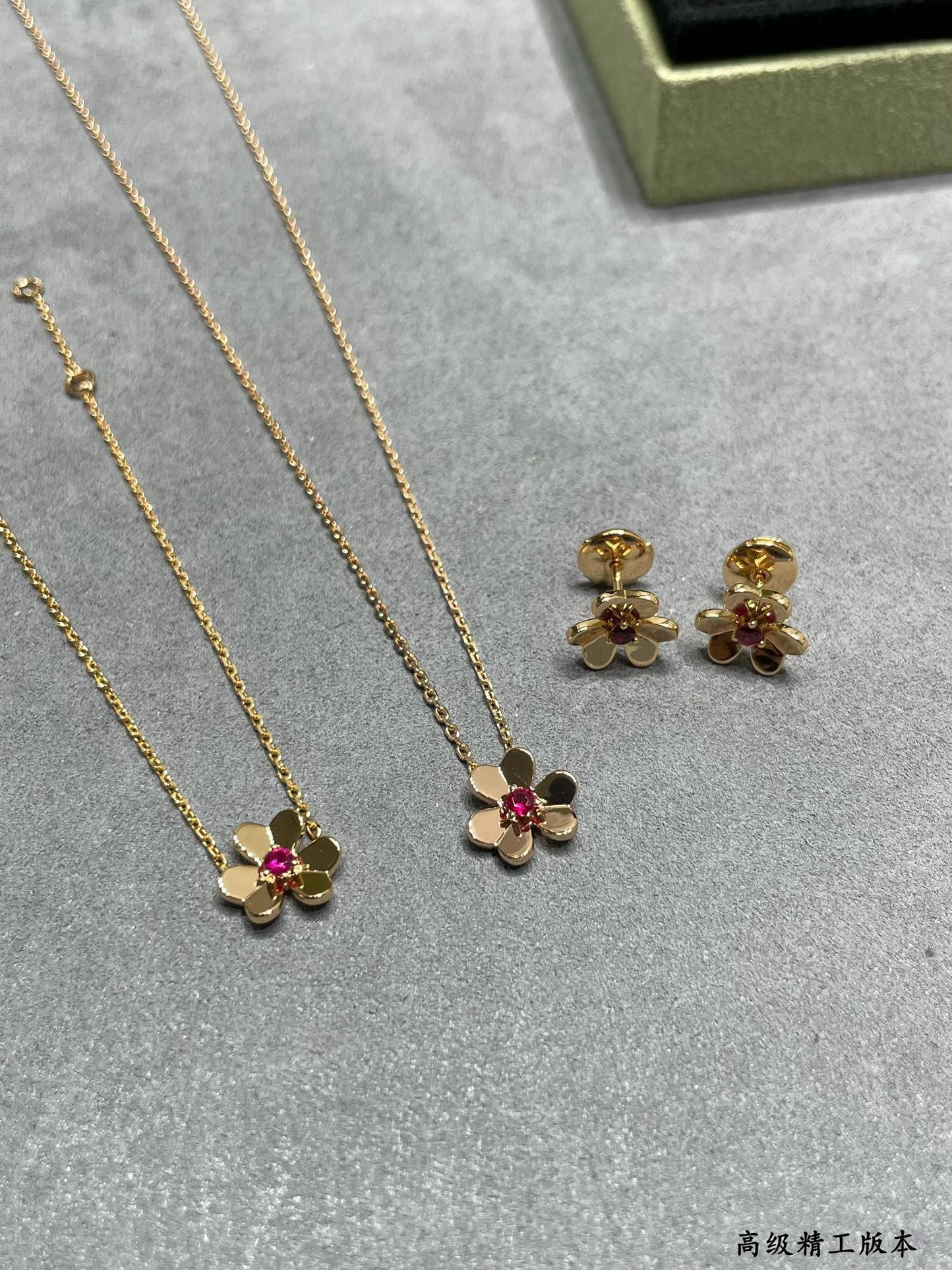 LuxluxHouse Best Quality Accessories Van Cleef & Arpels