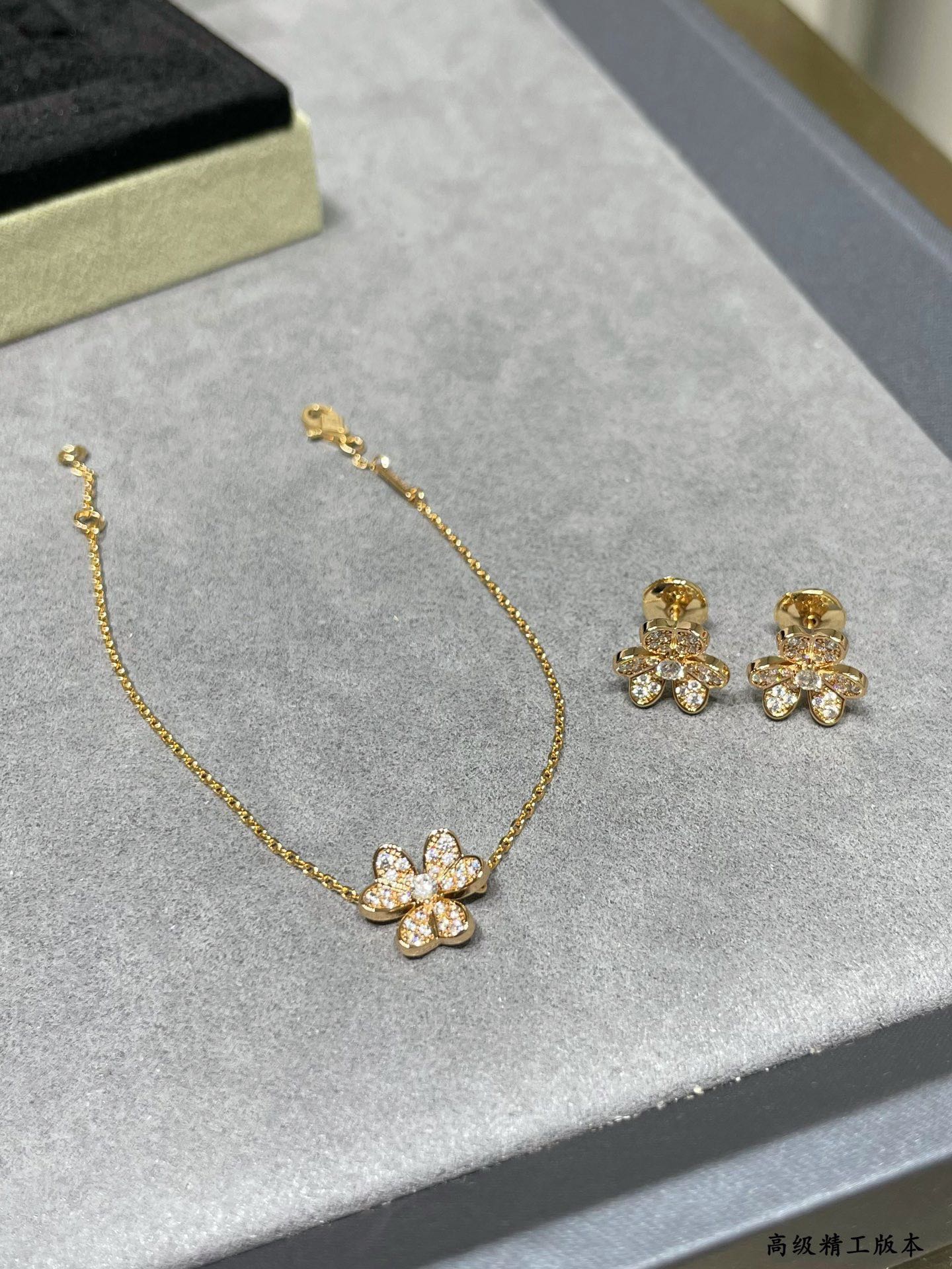 LuxluxHouse Best Quality Accessories Van Cleef & Arpels