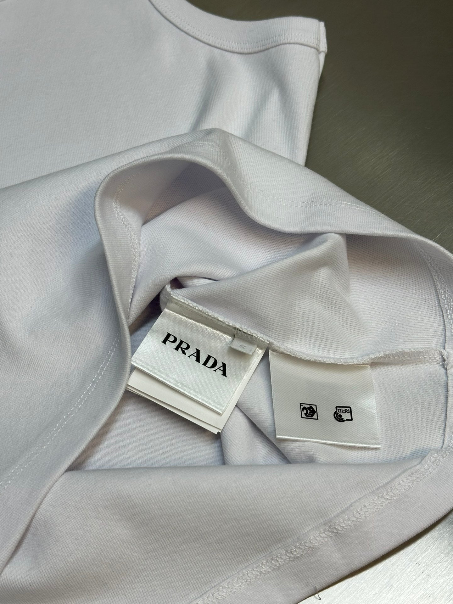 LuxluxHouse Best Quality Clothes T-shirt Prada