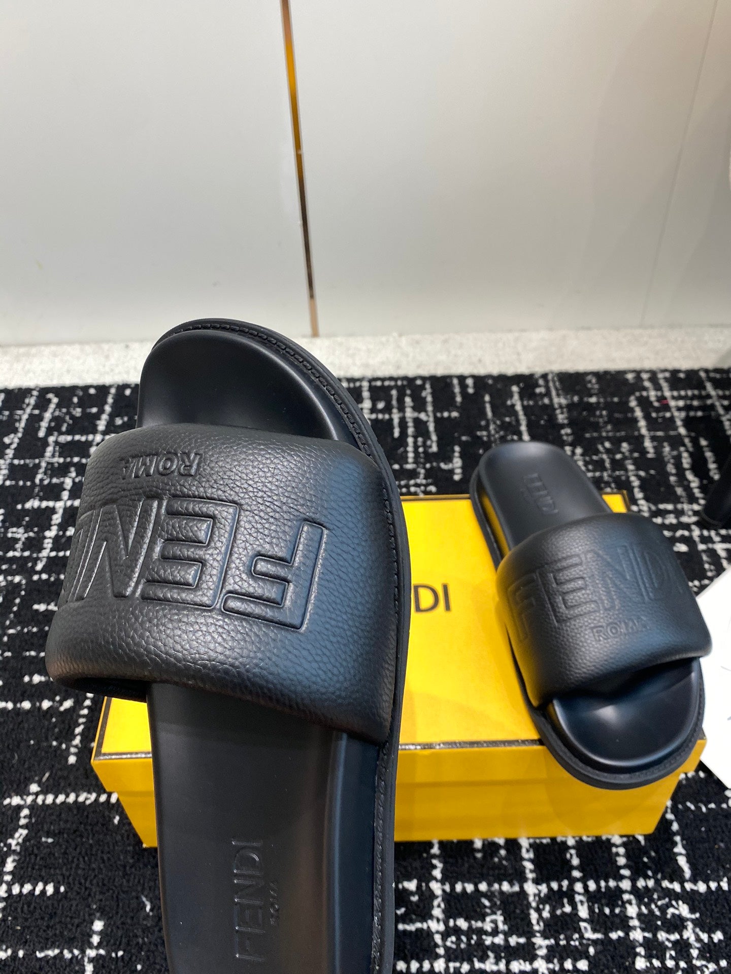 LuxluxHouse Best Quality Sandals Fendi