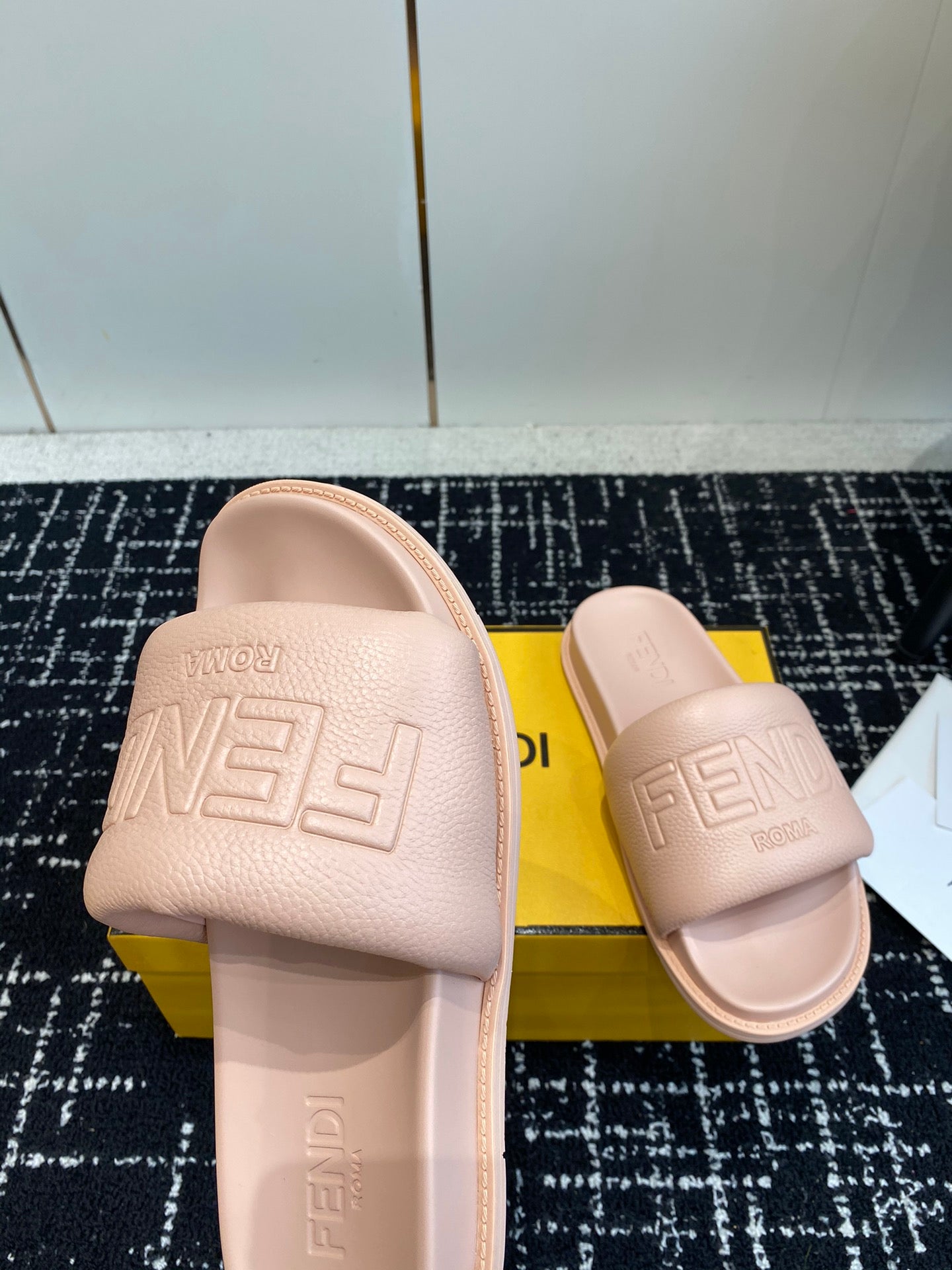 LuxluxHouse Best Quality Sandals Fendi