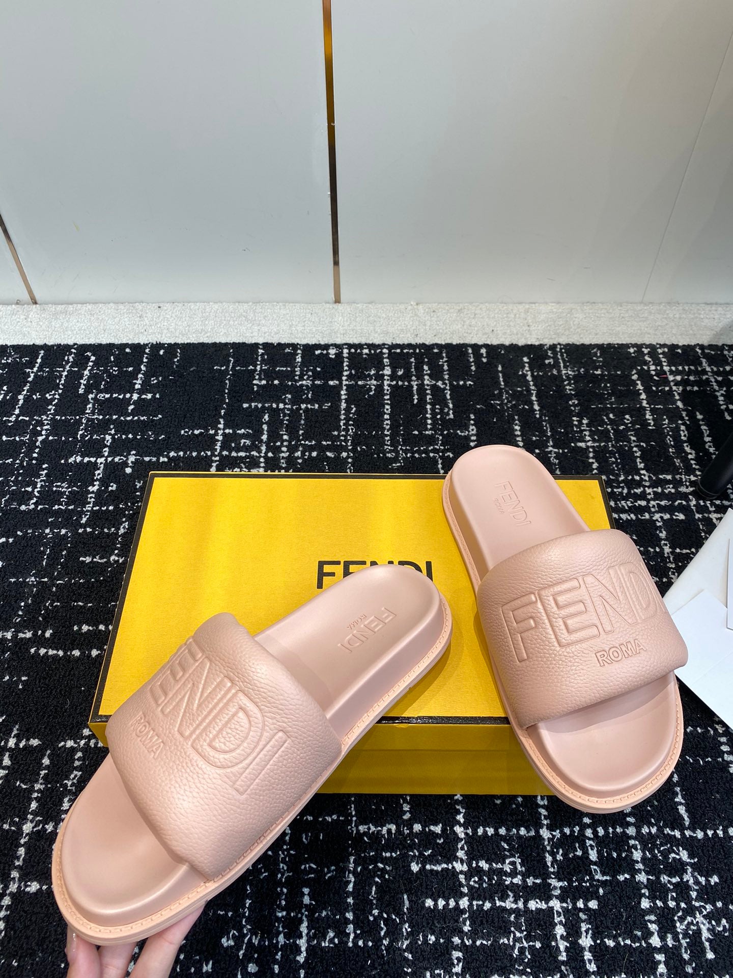 LuxluxHouse Best Quality Sandals Fendi