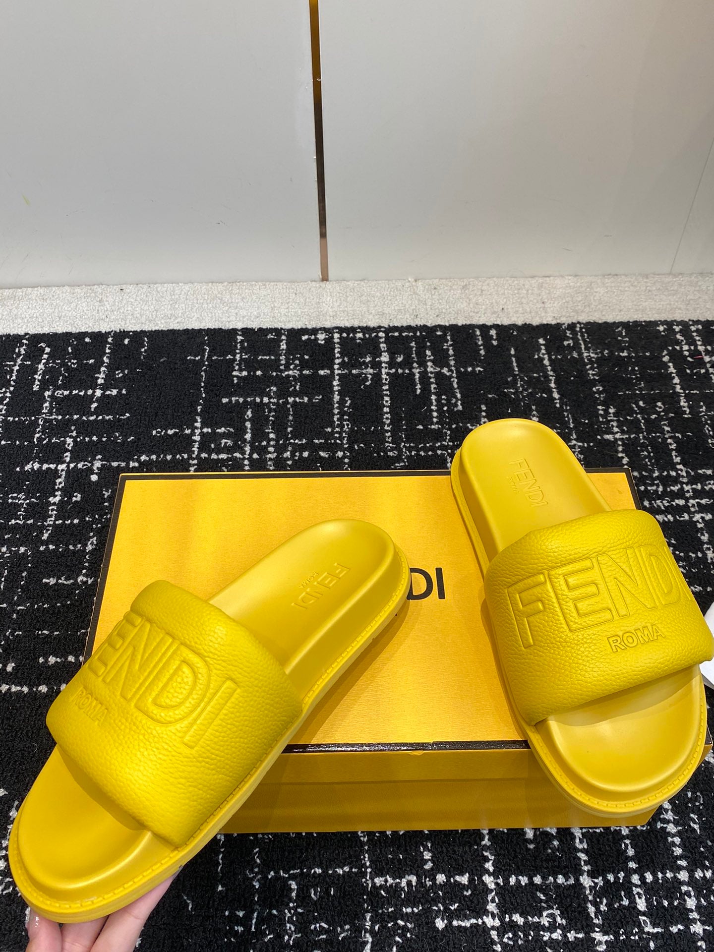 LuxluxHouse Best Quality Sandals Fendi
