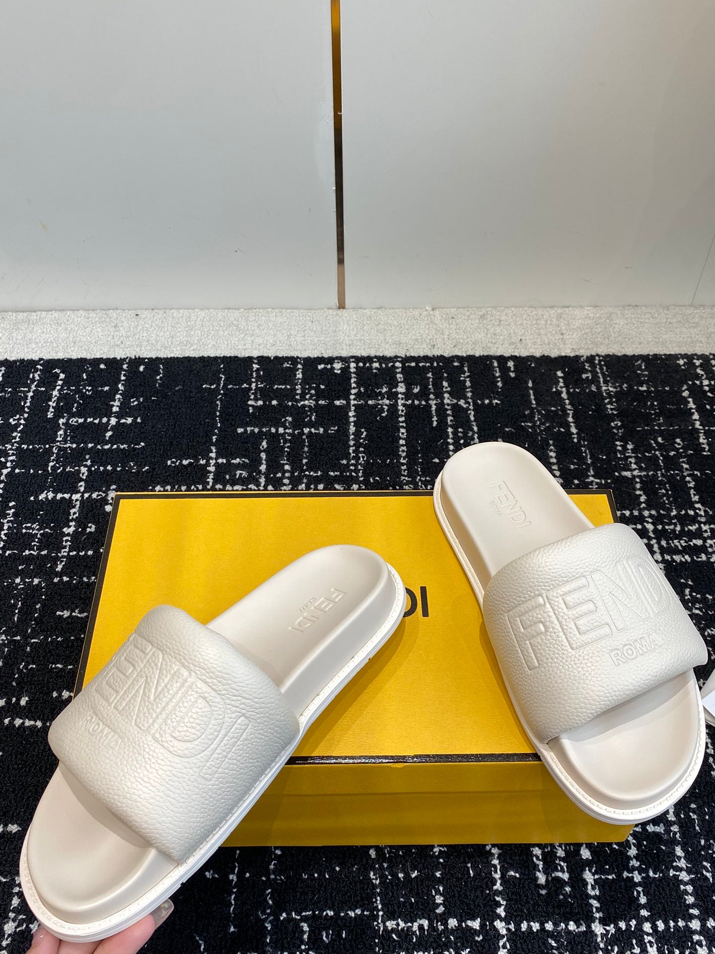 LuxluxHouse Best Quality Sandals Fendi