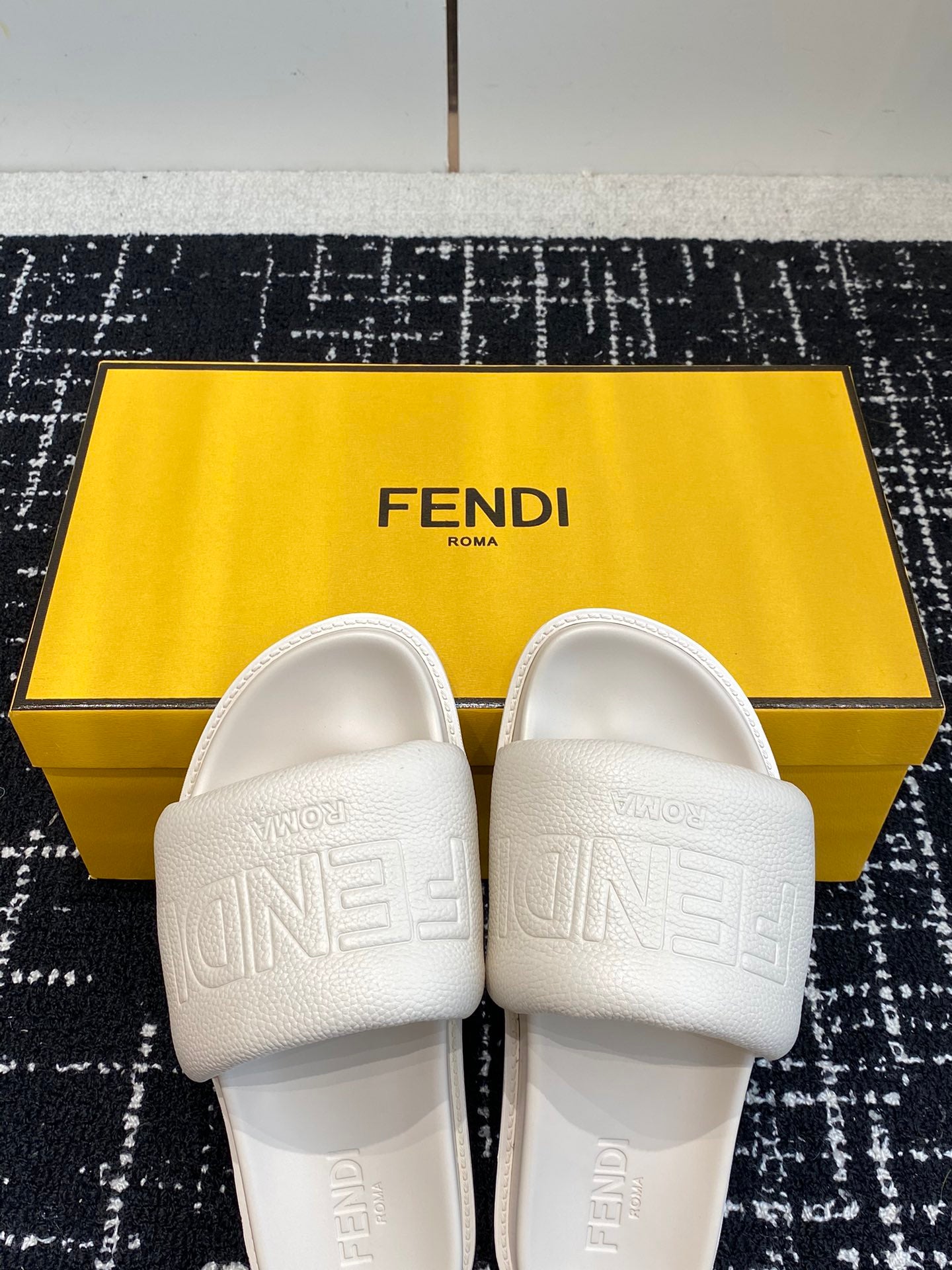 LuxluxHouse Best Quality Sandals Fendi
