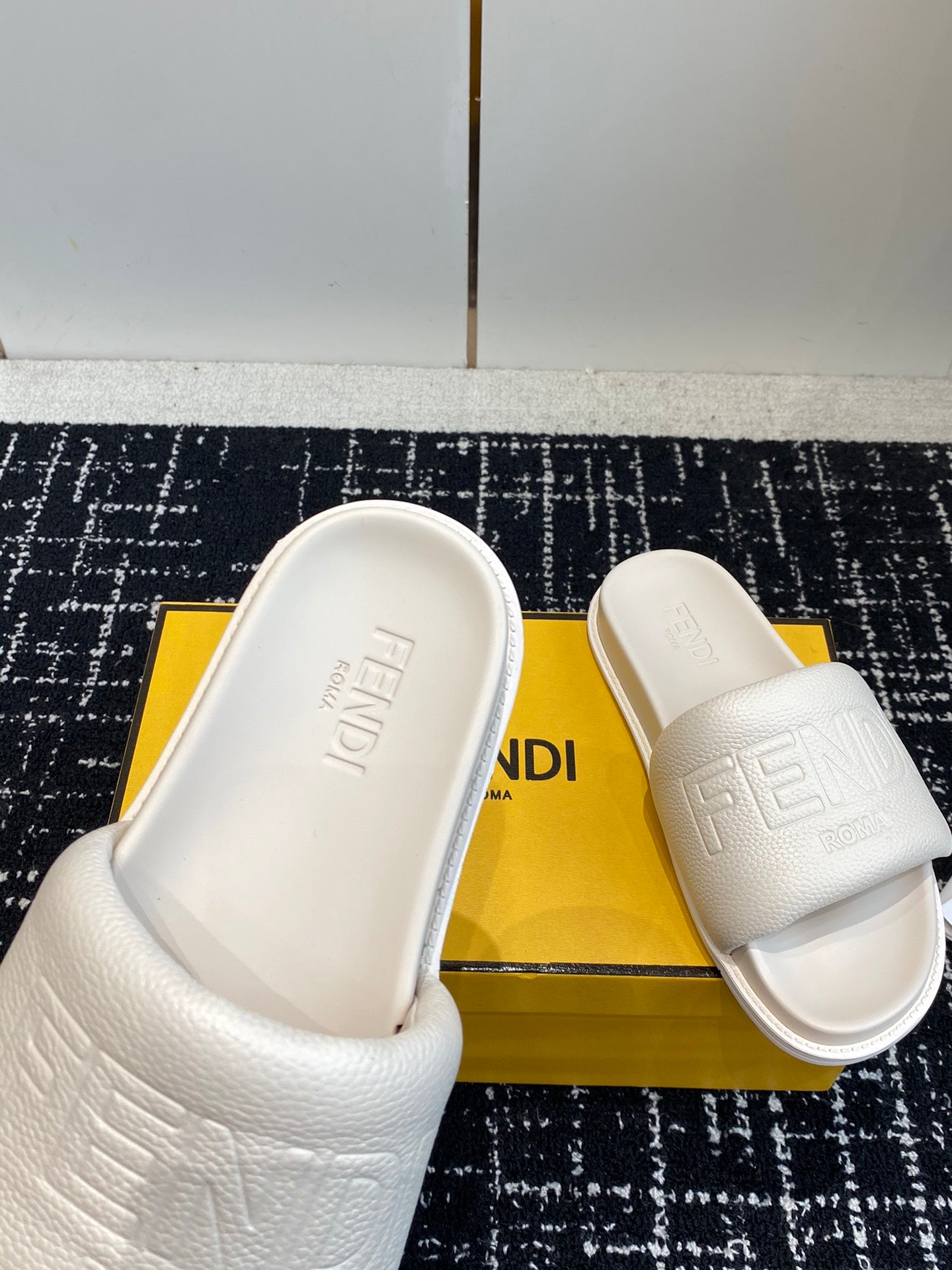 LuxluxHouse Best Quality Sandals Fendi