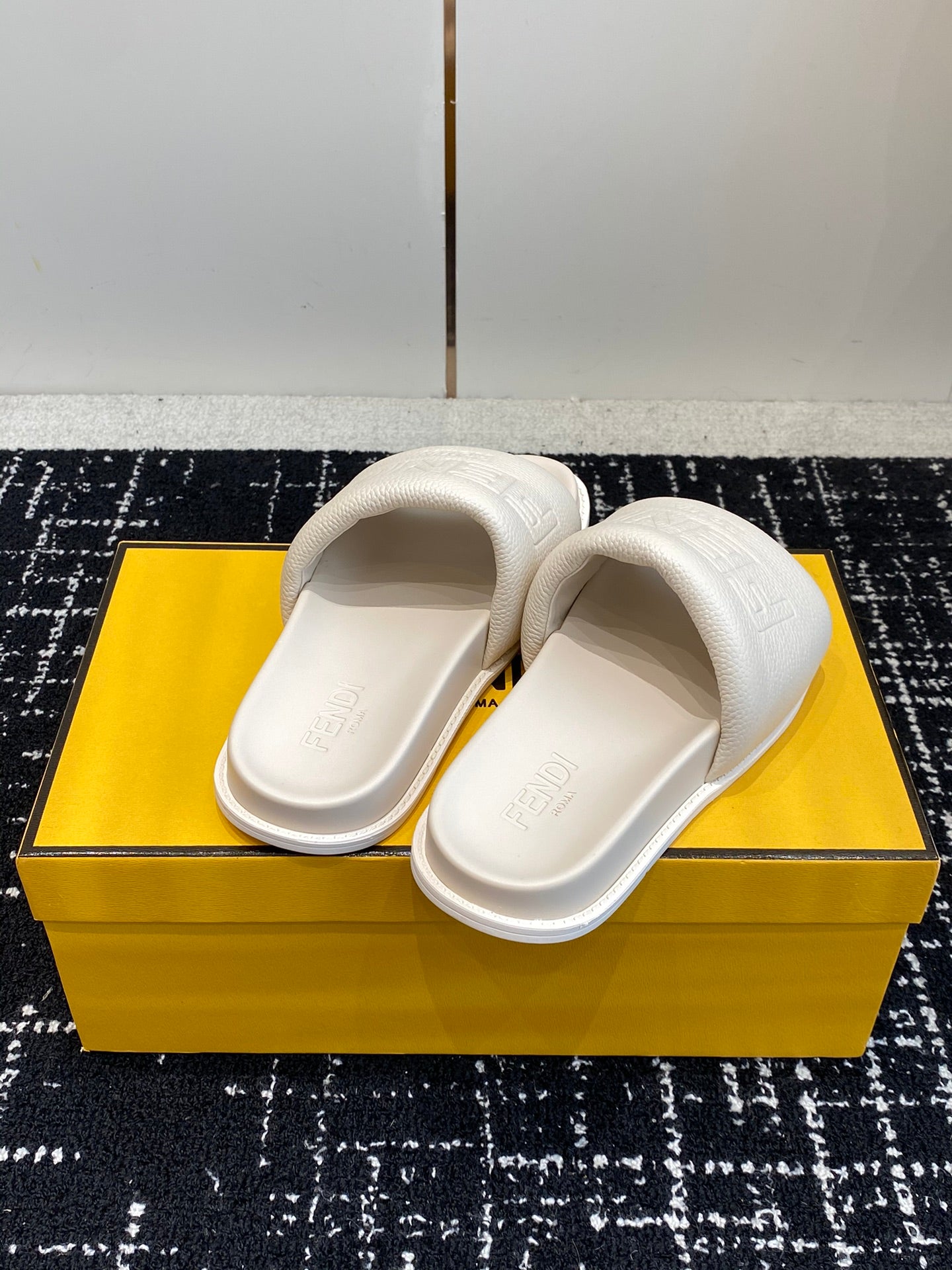 LuxluxHouse Best Quality Sandals Fendi