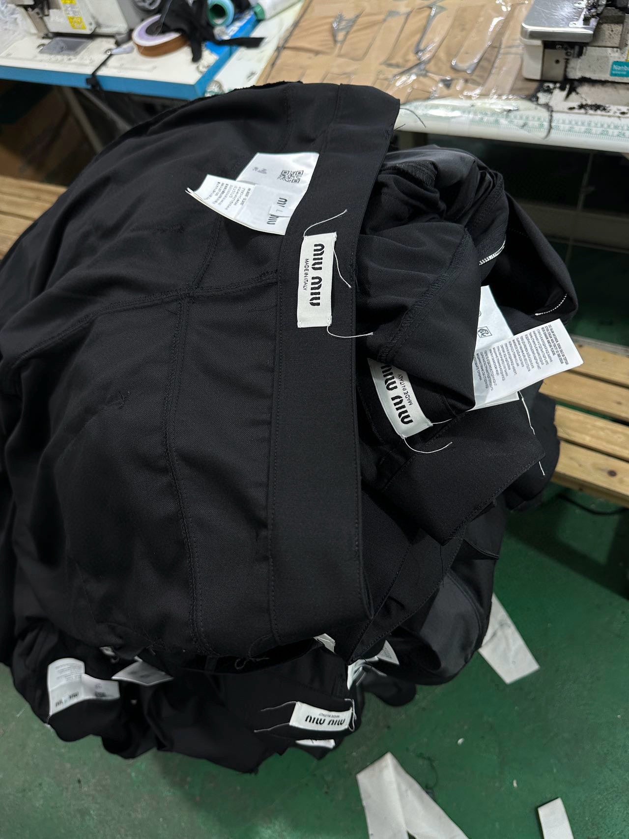 LuxluxHouse Best Quality Clothes Miu Miu Pants