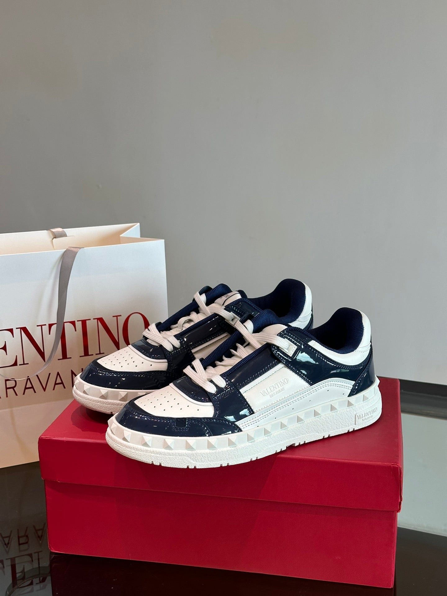 LuxluxHouse Best Quality Shoes Valentino
