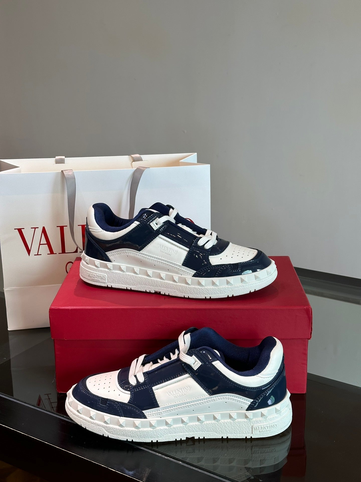 LuxluxHouse Best Quality Shoes Valentino