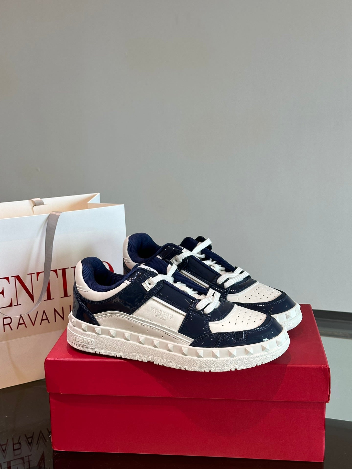 LuxluxHouse Best Quality Shoes Valentino