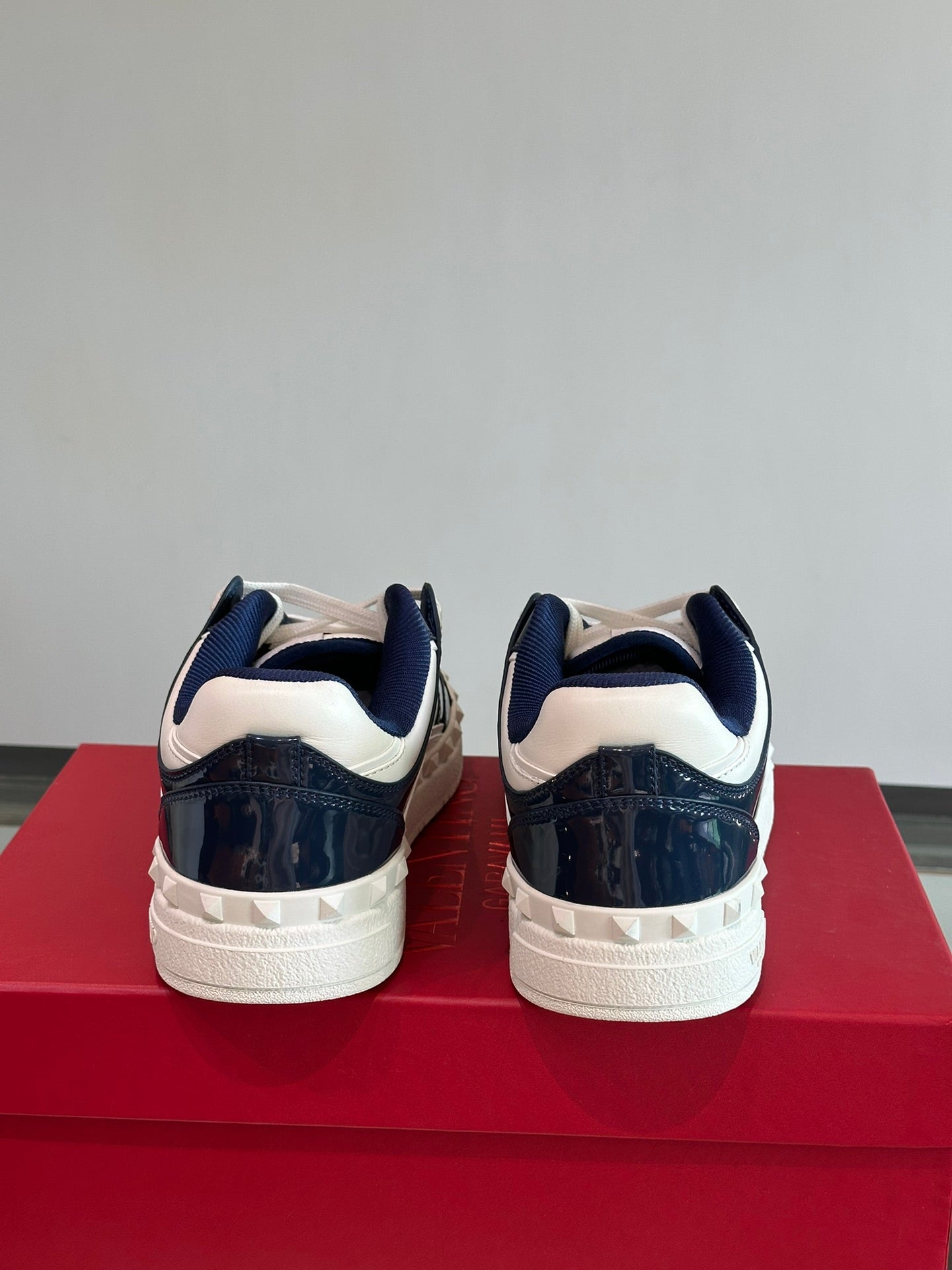 LuxluxHouse Best Quality Shoes Valentino