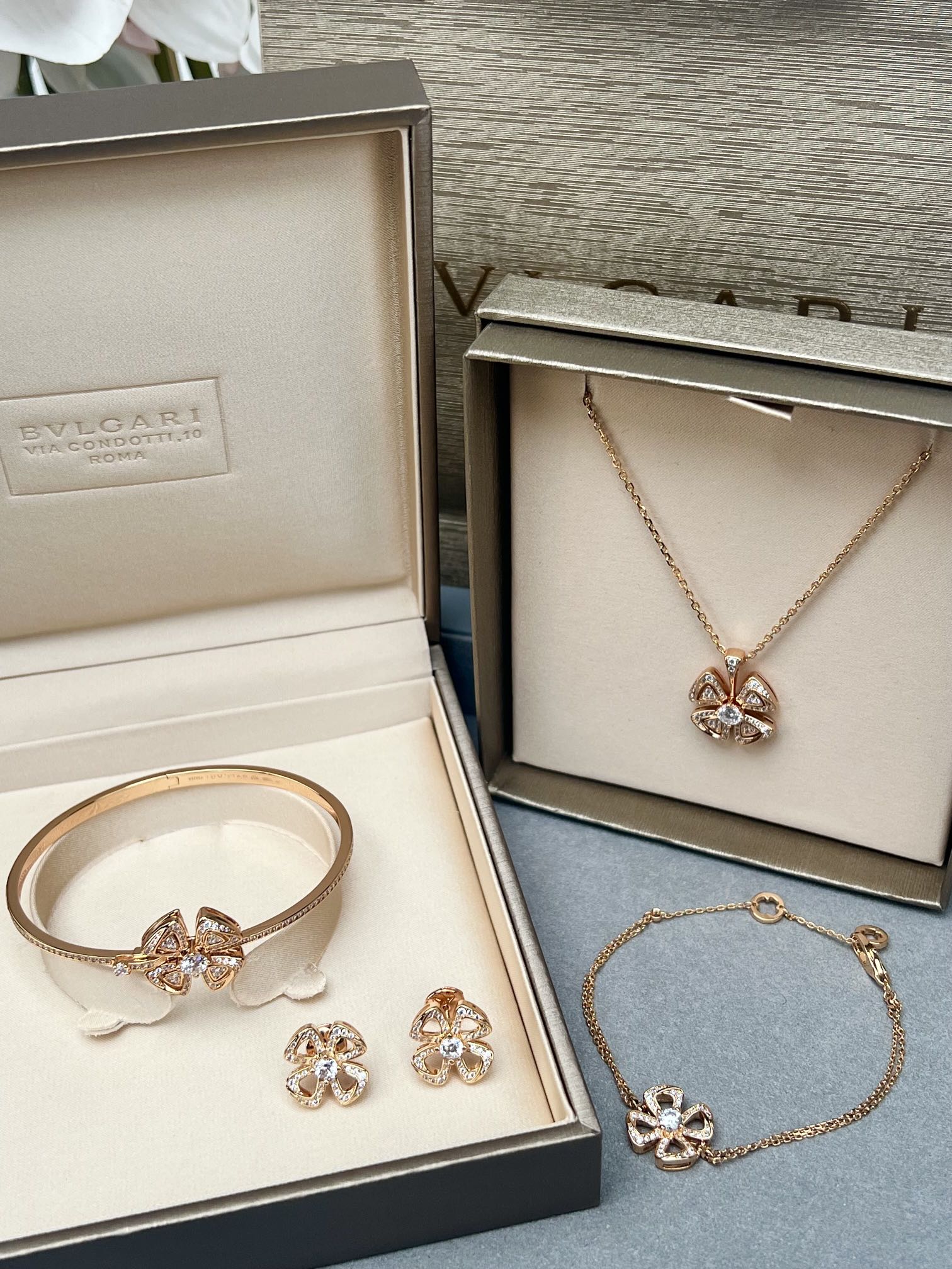 LuxluxHouse Best Quality Accessories Earrings Necklace Bvlgari