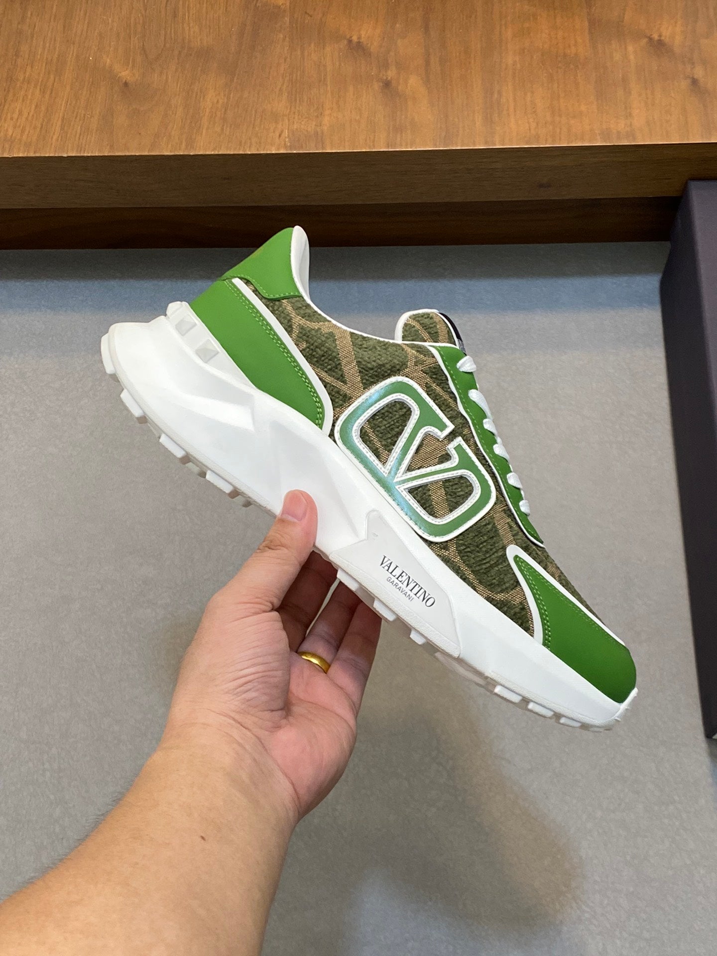 LuxluxHouse Best Quality Shoes Valentino